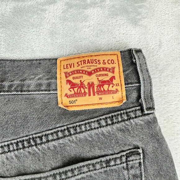 Levis 501XX Jeans Mens 32x26 Faded Black 5 Pocket Button Fly Distressed Frayed - Picture 2 of 16